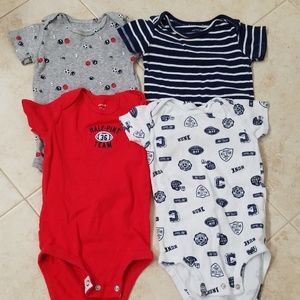 EUC 4 Carters onesies